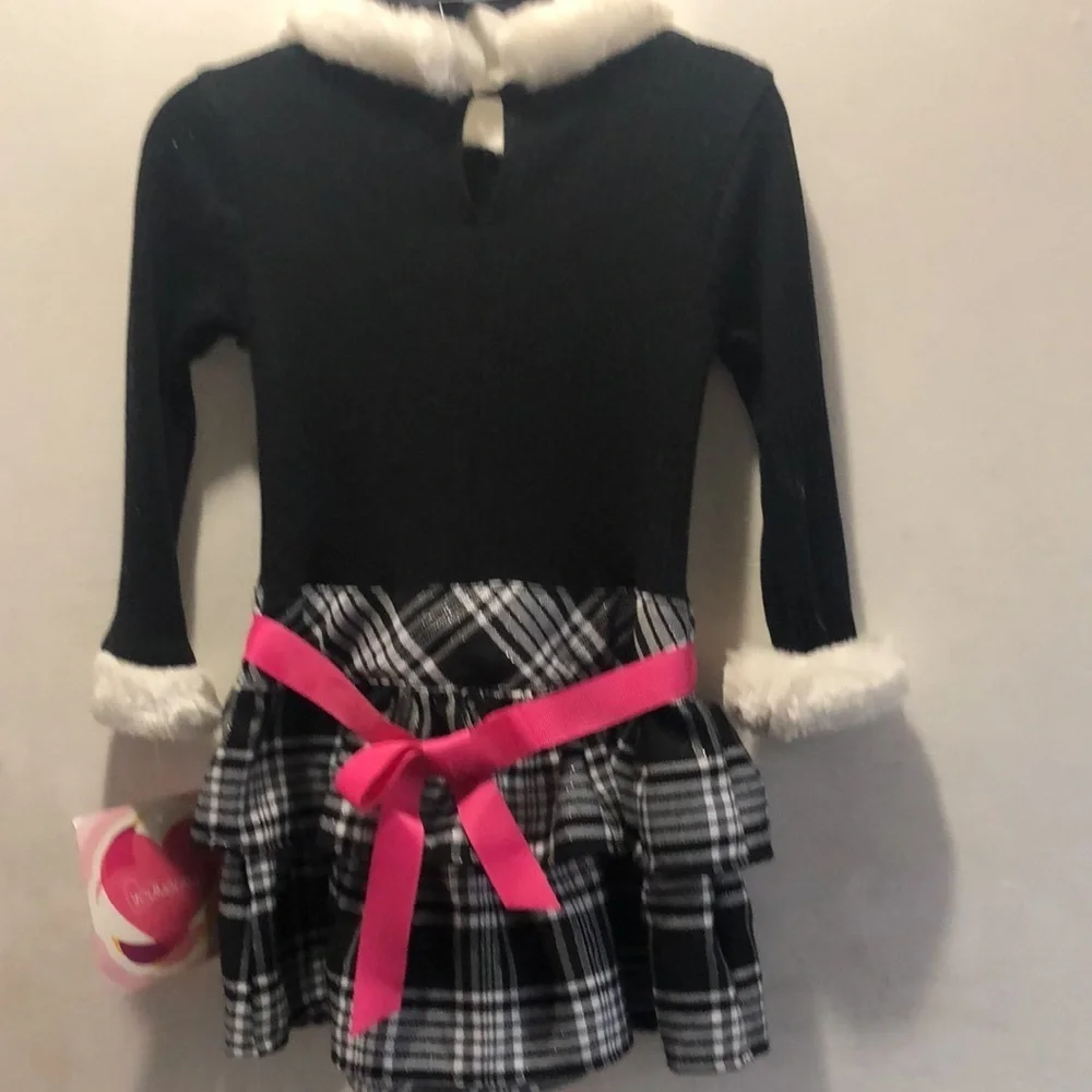 Young, Land dress size 3T